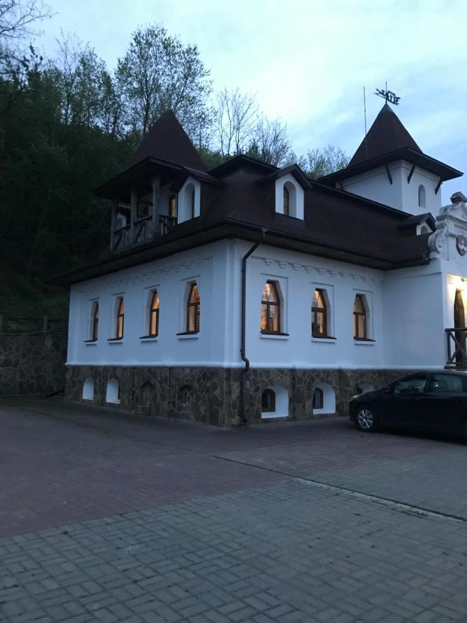 Готельний Комплекс Трапезна Subbotiv Zewnętrze zdjęcie